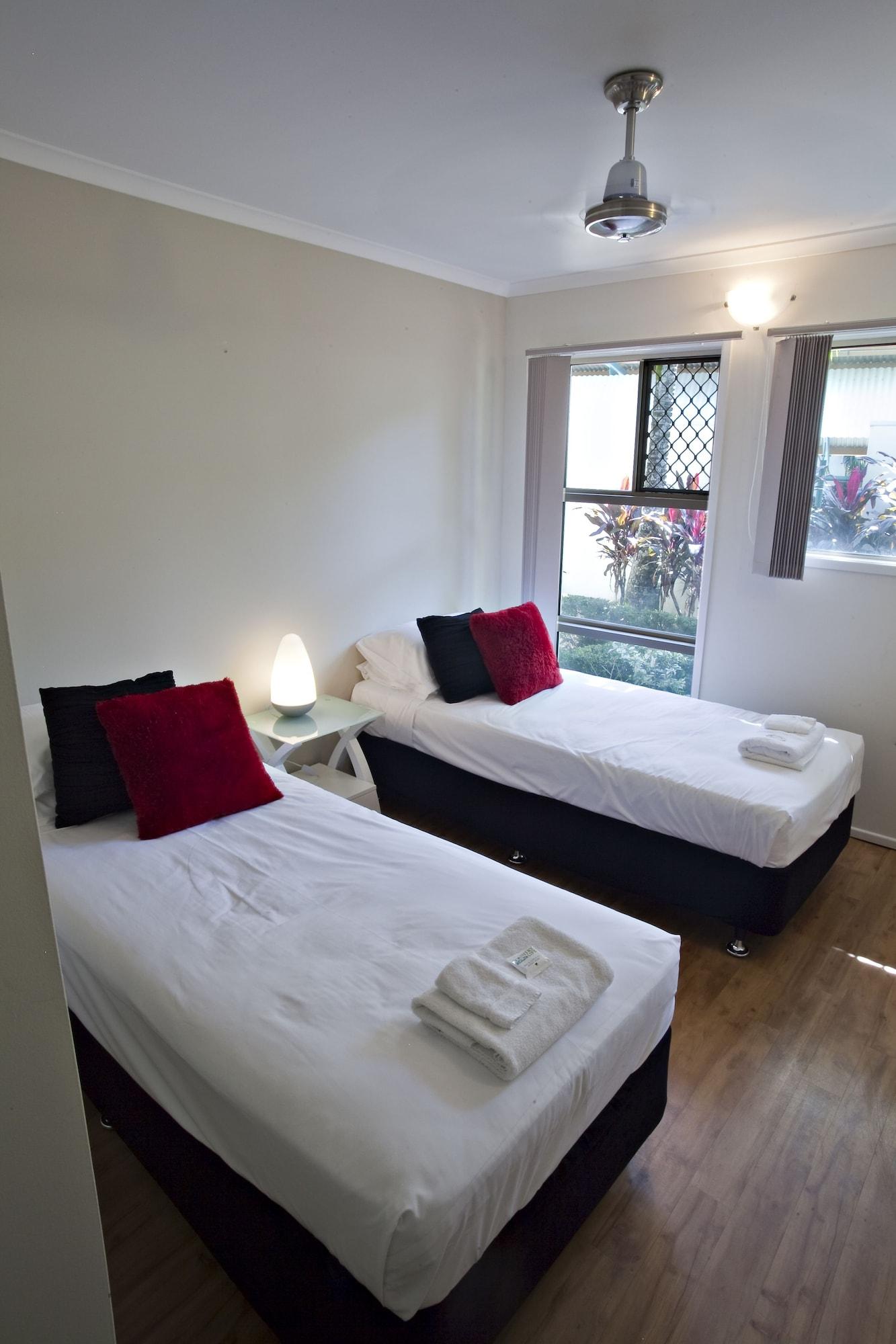 Marlin Cove Holiday Apartments Trinity Beach Room photo